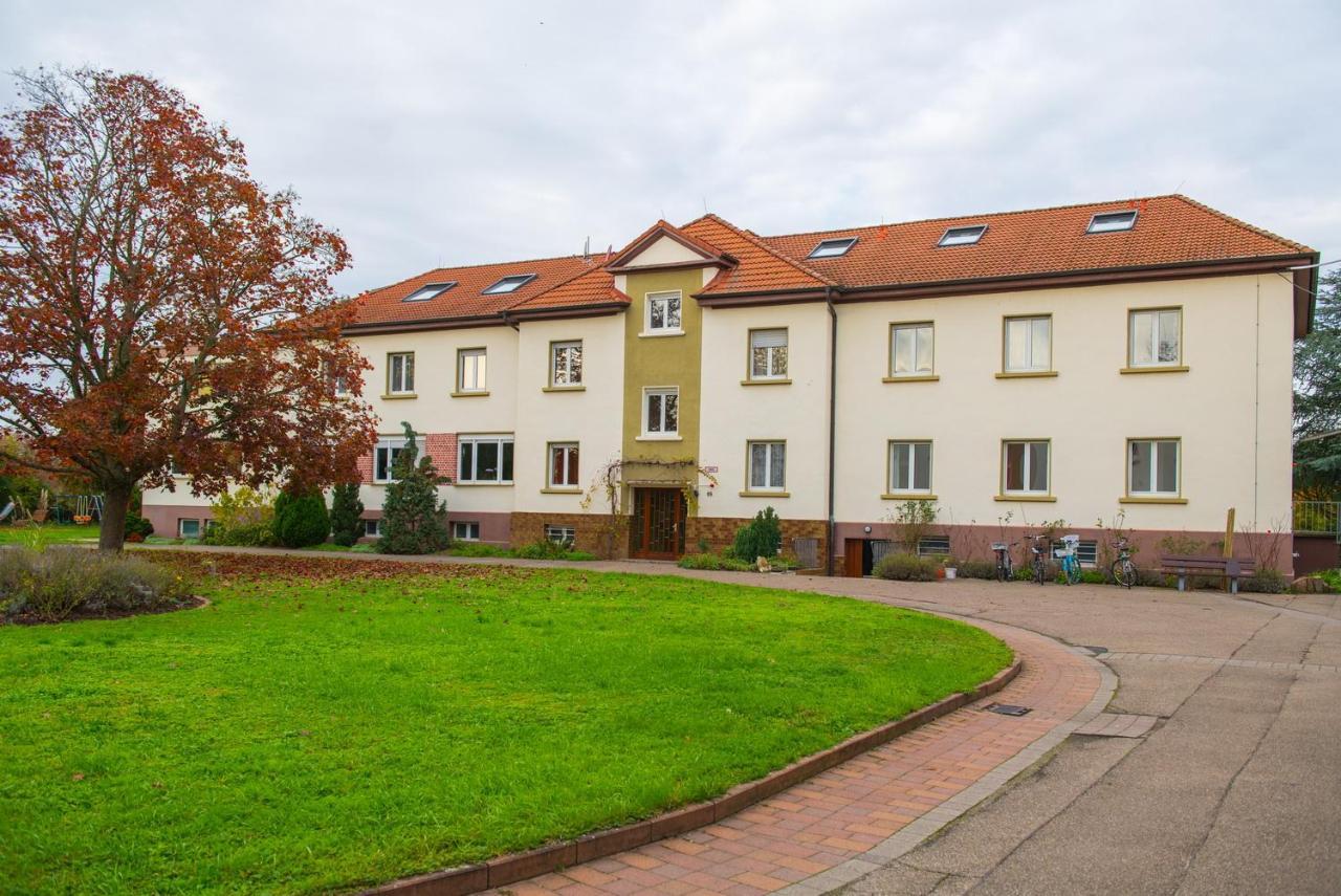 Christliche Gaestehaeuser Weinstrasse Neustadt an der Weinstrasse Exterior photo